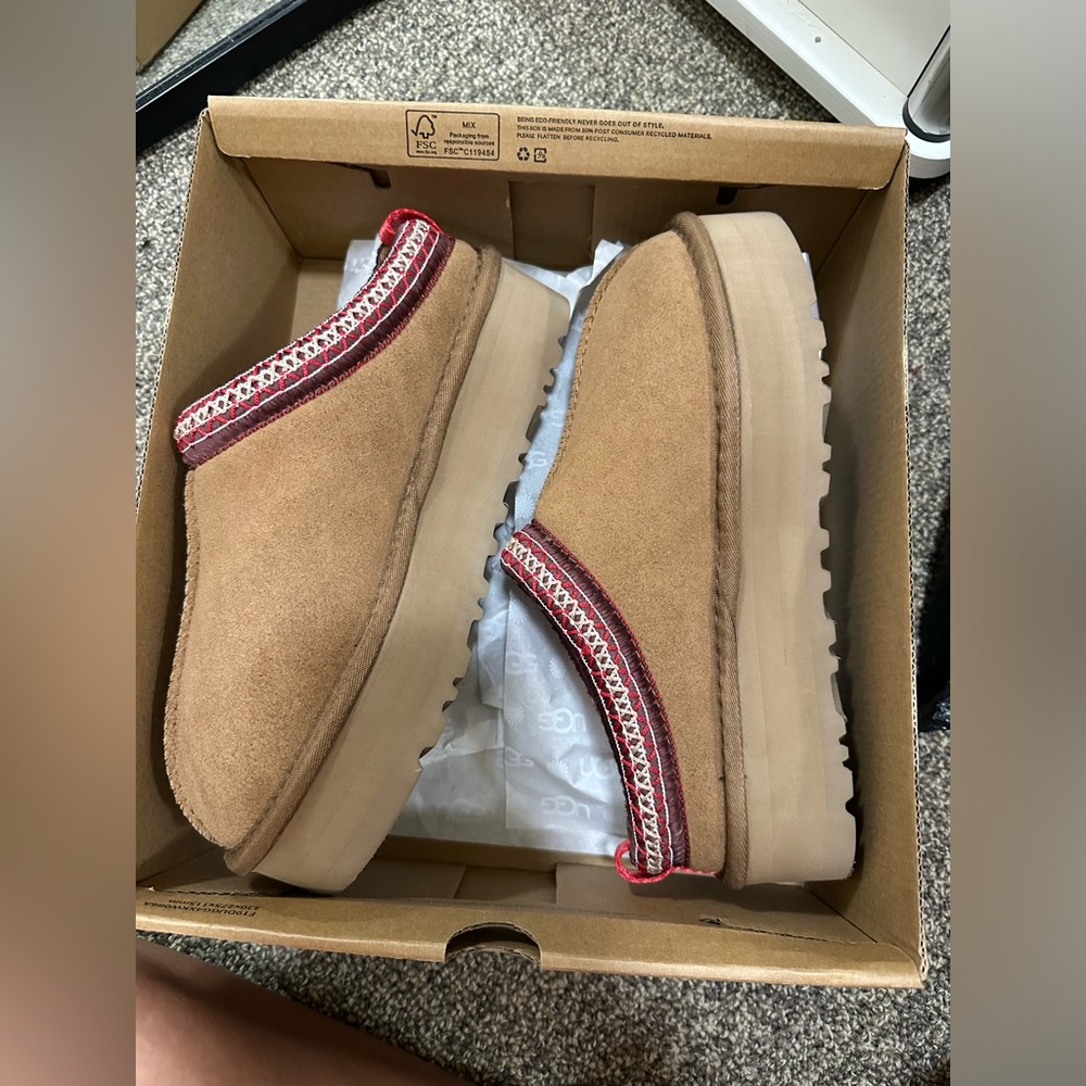 Women’s Tasman Ugg slippers never worn